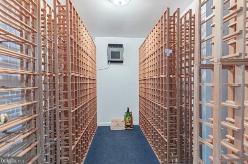 1515 Highwood Dr, Mc Lean VA  22101-5800 exterior