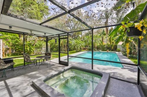 407 Bon Aire Ave, Tampa FL 33617-6322 exterior