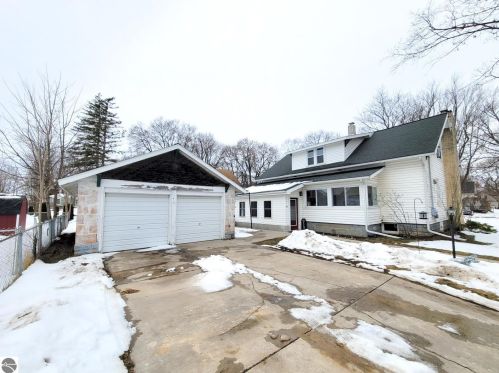 101 Orch Ave, Shepherd MI 48883-9106 exterior