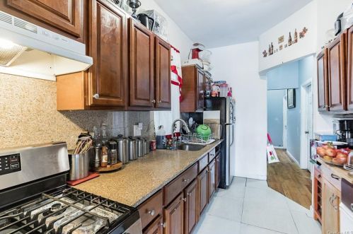 585 Van Nest Ave, Bronx NY 10462-3937 exterior