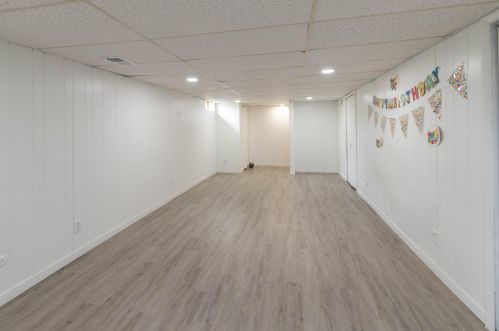 336 12 St, Plainwell MI 49080-1902 exterior