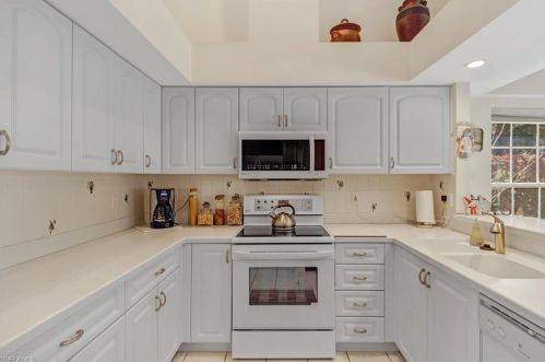 1533 Kenridge Pl, Naples FL 34104-8707 exterior