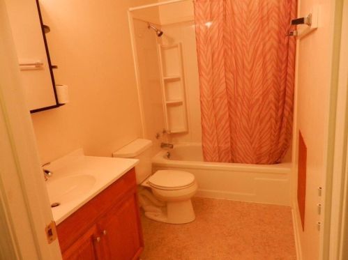 233 12 St, Plainwell MI 49080-1117 exterior