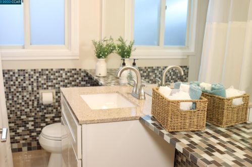 1963 Altura Dr, Concord CA 94519-2201 exterior