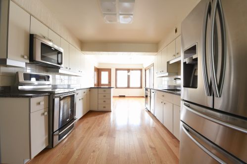 6800 Minnetonka Ave, Chicago IL 60646-1518 exterior