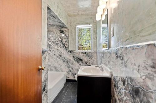 1253 Lakewood Ave, Pittsburgh PA 15229-1729 exterior