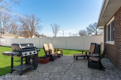 861 Saylor Ave, Elmhurst IL 60126-4303 exterior