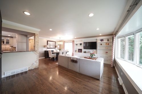 8625 Sunnyside Ave, Chicago, IL 60656-4149