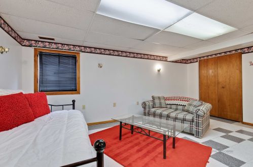 1404 Candlewood Dr, Bull Valley IL 60014-8964 exterior