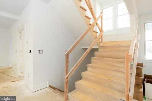 207 Gorgas Ln, Philadelphia PA 19119-1324 exterior