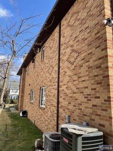 258 Madison Ave, Hasbrouck Heights, NJ 07604-2008