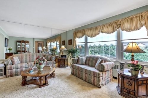 170 Madison Ave, Valhalla NY 10595-1827 exterior