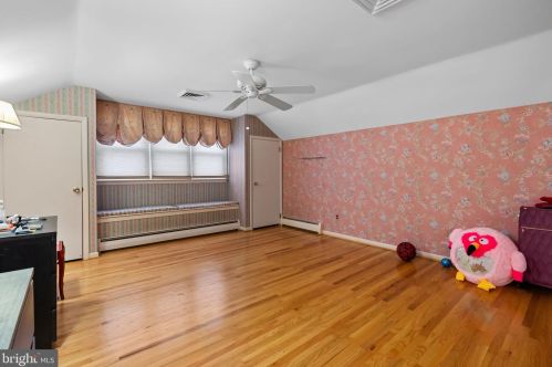 3883 Dempsey Ln, Huntingdon Valley PA  19006-1901 exterior