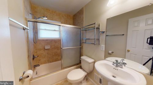 7500 Fordson Rd, Alexandria VA 22306-2222 exterior