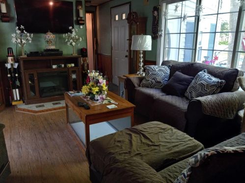 95 Cynthia Cir, Seabrook NH 03874-4491 exterior