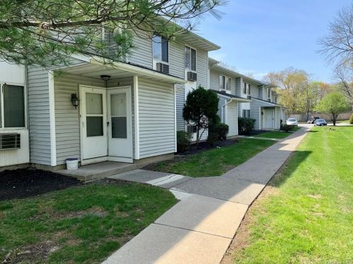 1 Ruth Ct, Middletown NY 10940-5328 exterior