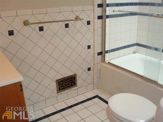 1057 Ferncliff Rd, Atlanta GA  30324-2522 exterior