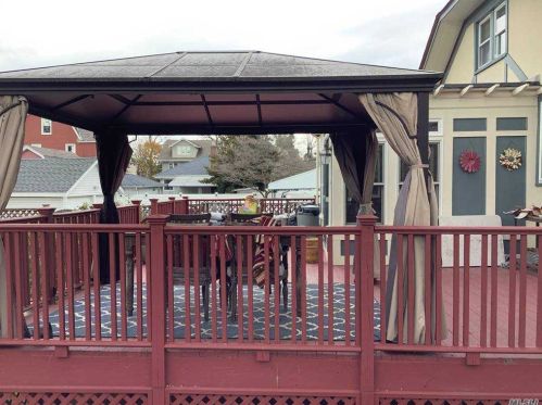 54 Frst Ave, Valley Stream NY 11581-1327 exterior