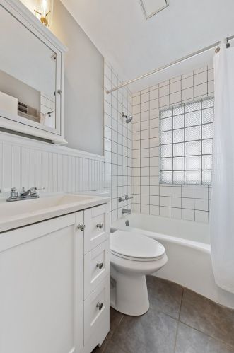 201 Rdg Ave, Bull Valley IL 60014-3421 exterior