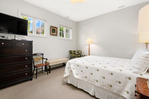 1950 Orch St, Chicago IL 60614-5495 exterior