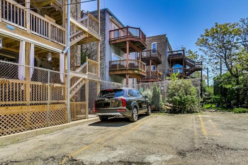 4030 Clarendon Ave, Chicago IL 60613-4999 exterior