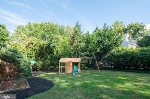 400 Beechwood Ave, Tavistock NJ 08033-1105 exterior