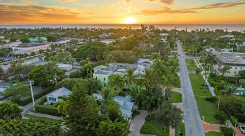 370 11 Ave, Naples FL 34102-7058 exterior