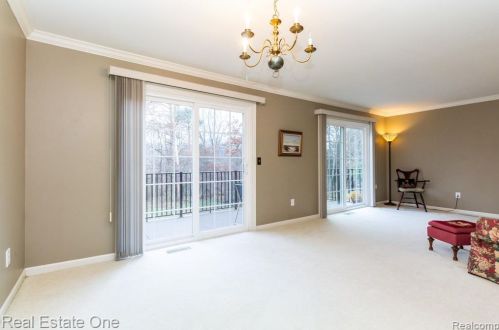 1439 Lantern Ln, Rochester MI 48306-4240 exterior