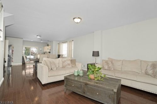 15 Cummings St, Irvington, NJ 07111-2510