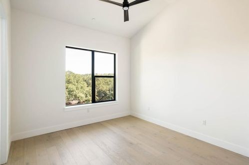 8512 Appalachian Dr, Austin TX 78759-7930 exterior