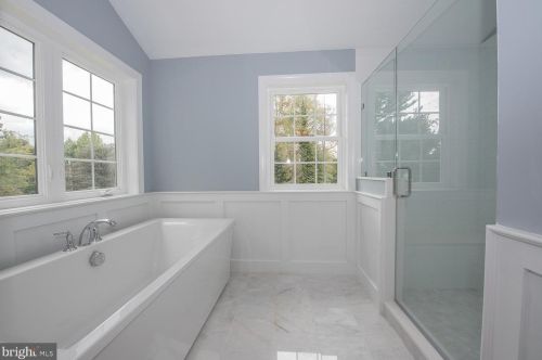 323 Abbey Rd, Berwyn PA 19312-1830 exterior