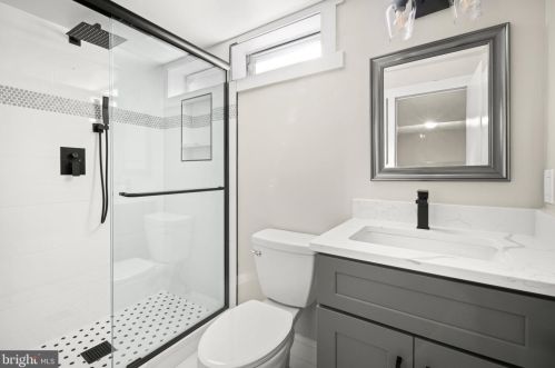 6106 Kings Hwy, Alexandria VA 22303-2416 exterior