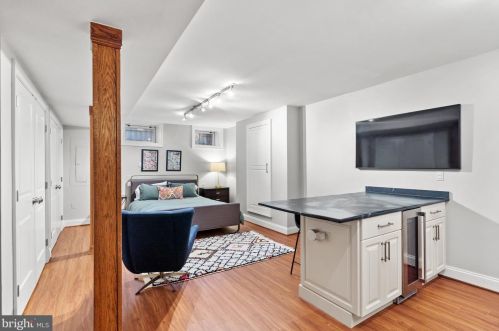 1528 Swann St, Washington DC 20009-5535 exterior