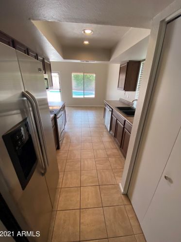 13842 20th St, Phoenix, AZ 85022-4676