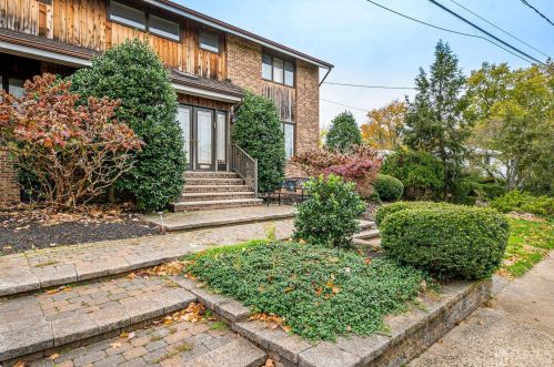 4 Fairhill Rd, Edison NJ 08817-2962 exterior