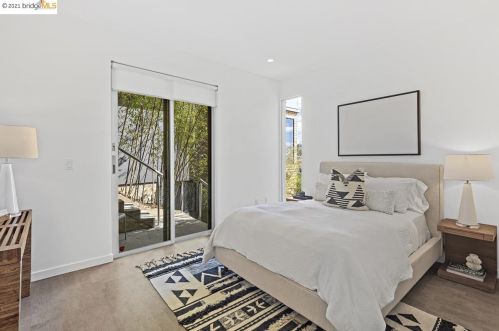 1560 Grand View Dr, Berkeley CA 94705-1637 exterior