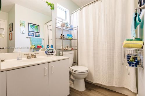 972 Haas Ave, Fort Pierce FL  34953-5611 exterior