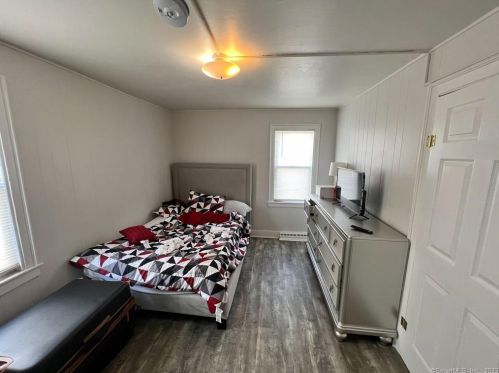 16 Lafayette St, Derby CT 06418-1706 exterior