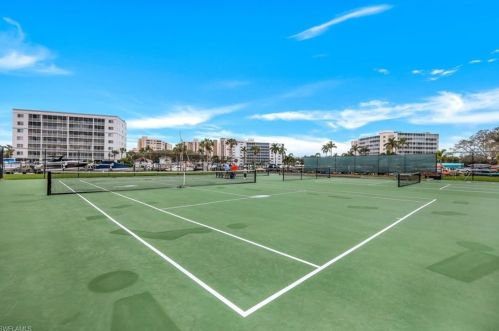 15 Bluebill Ave, Naples FL 34108-1792 exterior