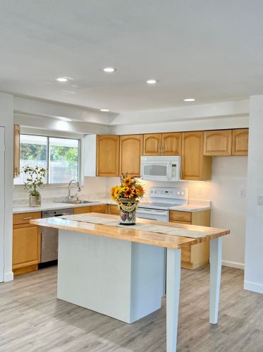 592 Whitmore Dr, Fort Pierce FL  34984-4570 exterior