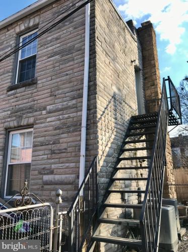 218 Plum St, Lancaster, PA 17602-2724