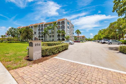 250 20th St, Boca Raton FL 33431-8040 exterior