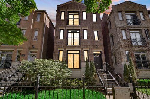 3749 Michigan Ave, Chicago IL  60653-1533 exterior