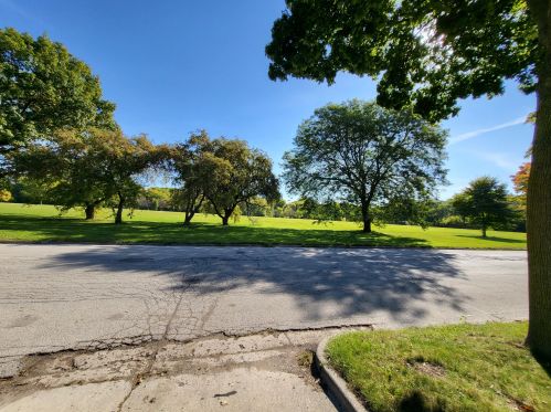 4651 48, Milwaukee WI 53220-4113 exterior