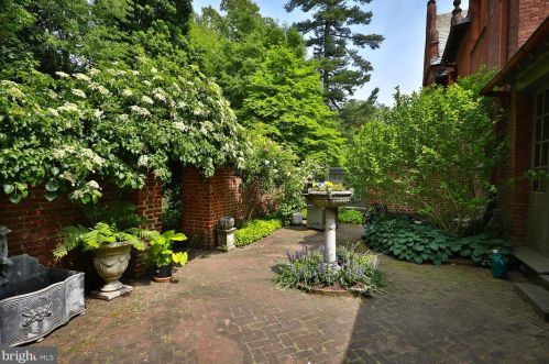 455 Chestnut Hill Ave, Philadelphia PA 19118-2712 exterior