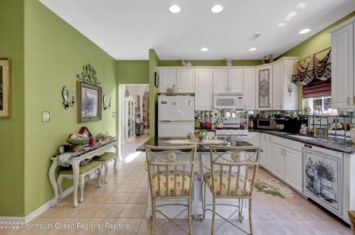 2 Arcadia Dr, Lakehurst NJ 08759-6160 exterior