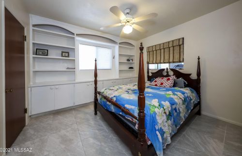 1232 Swan Rd, Tucson AZ 85718-6710 exterior