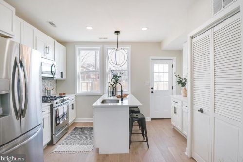 617 18th St, Washington DC 20020-6812 exterior