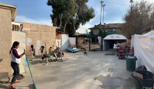 8818 Dunbar St, Bellflower CA 90706-4312 exterior