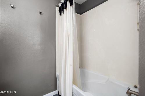 1320 Bethany Home Rd, Phoenix AZ  85014-2048 exterior